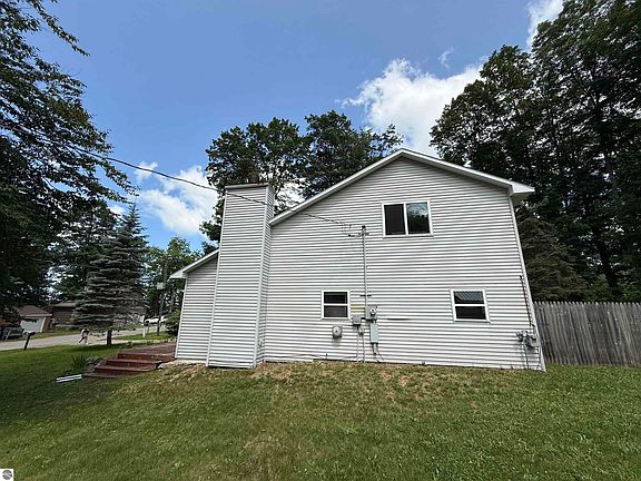 3rd image of 4972 NE East Shore Dr