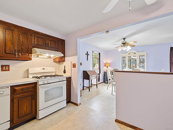 4th image of 415 Blauvelt Road