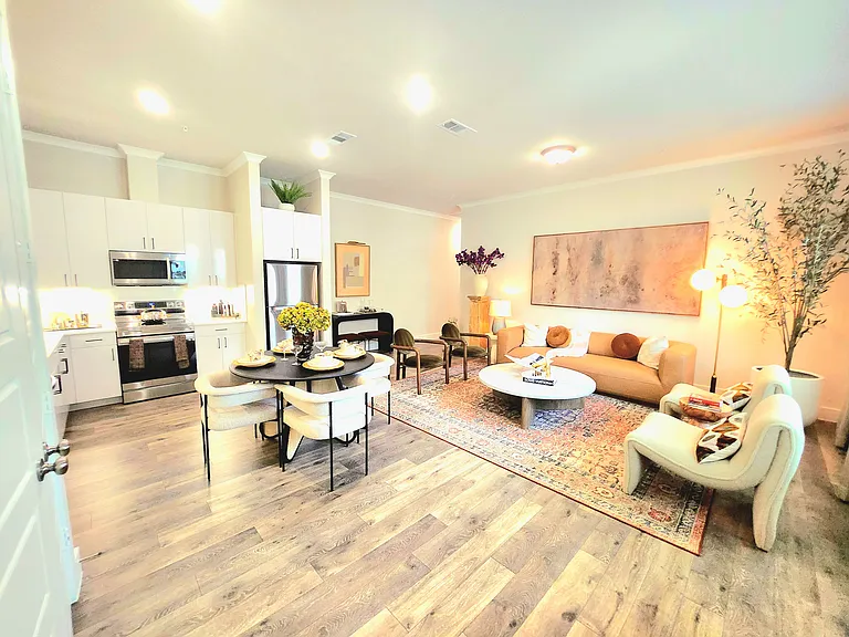 Suffield Dr — Photo 2