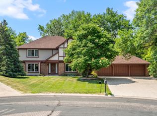 9359 Hyland Creek Cir, Bloomington, MN 55437