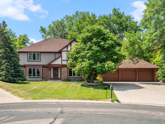 9359 Hyland Creek Cir, Bloomington, MN 55437