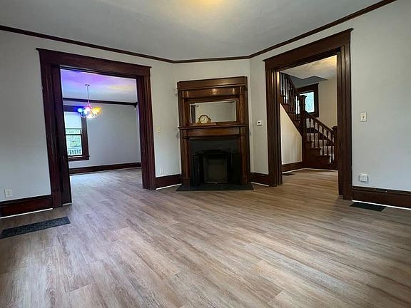 4th image of 1036 W Washington St
