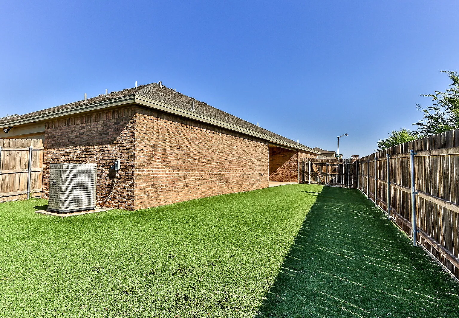 3 bed, 2.0 bath, 1550 sqft, $1,600 — Photo 2
