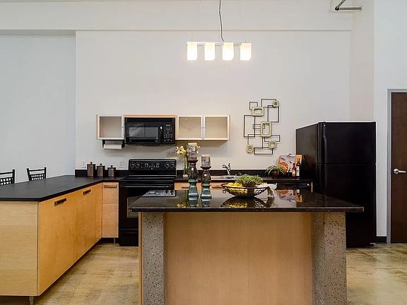 4th image of 350 Saint Peter St Unit 419