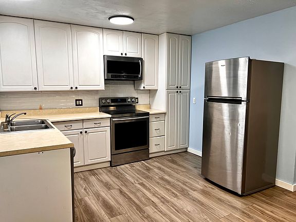 2nd image of 3337 Creekside Dr #B