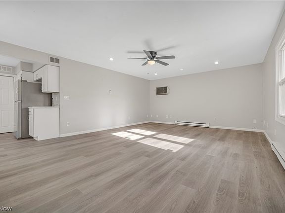 3rd image of 13301 Kirton Ave