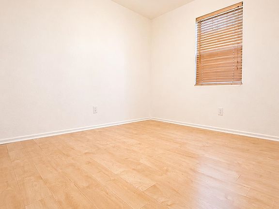 5th image of 106 Biscayne Loop