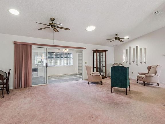 4th image of 828 Dundee Cir