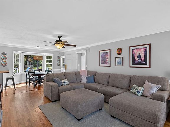5th image of 335 Sussex Ct