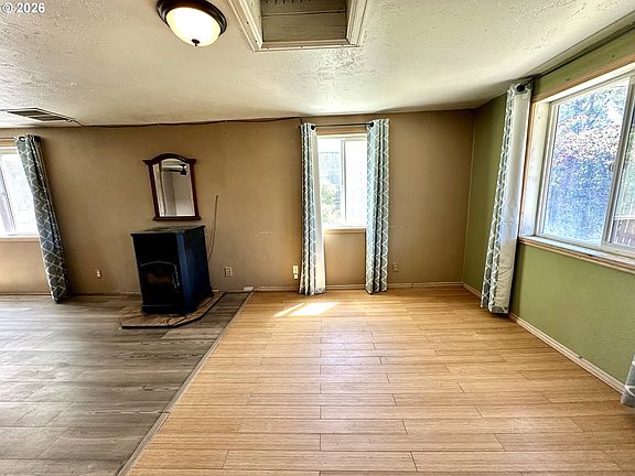 5th image of 165 E Jefferson St