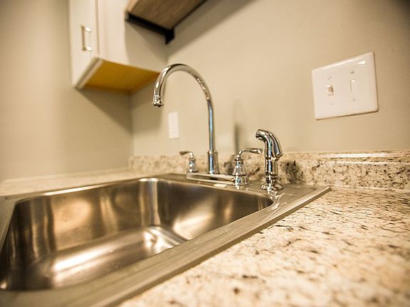 5th image of 1008 Clearview Dr