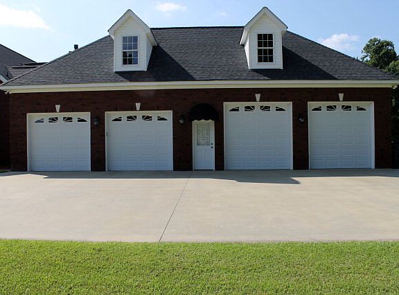 3rd image of 315 Ashworth Dr