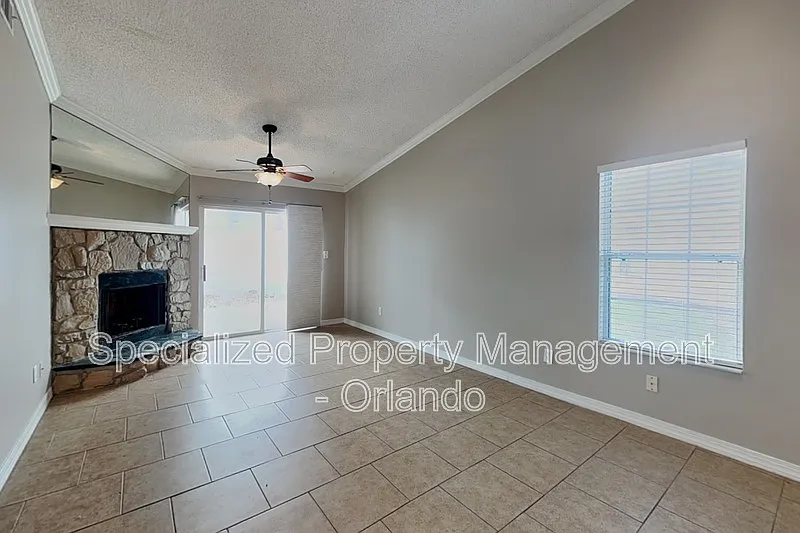 2 bed, 2.0 bath, 921 sqft, $1,695 — Photo 4