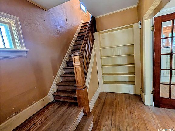 2nd image of 2029 Elphinstone STREET
