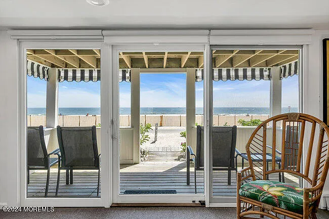 157 Beachfront Front — Photo 6
