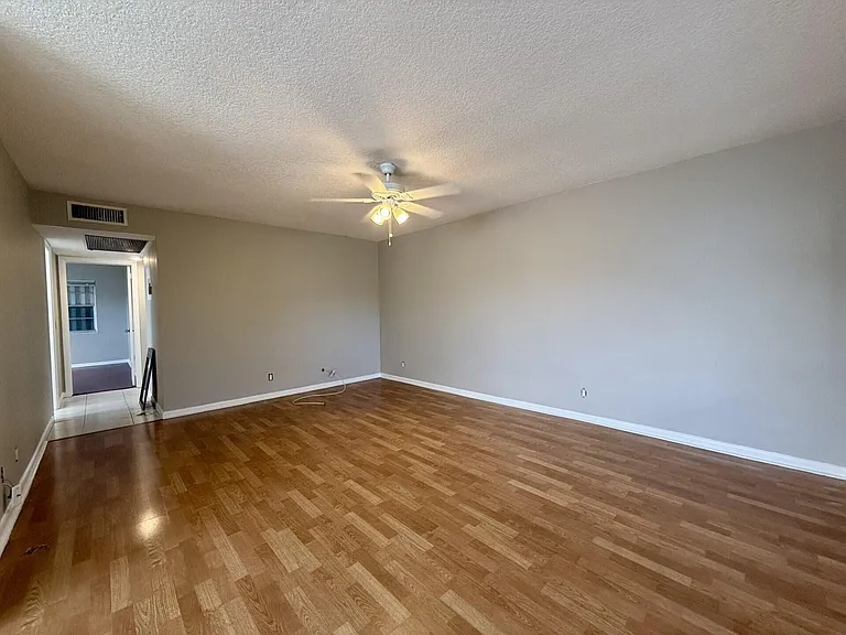 93 Sheffield St E #93-D — Photo 21