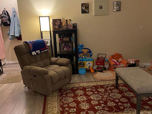 4th image of 401 N Cambridge Dr #401