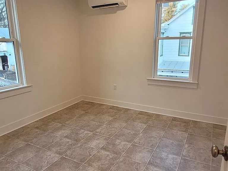 34 E Main St — Photo 22