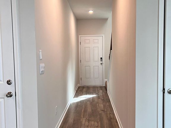 5th image of 238 Wells Cir