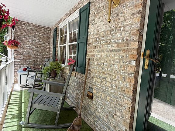 3rd image of 143 E Lake Valley Dr