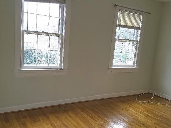 4th image of 1500 S Barton St