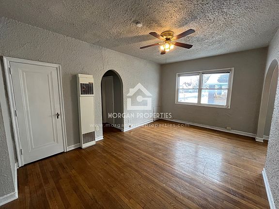 3rd image of 1231 W Walnut St #101
