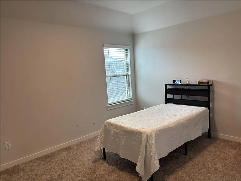 2029 Dovedale Dr — Photo 15