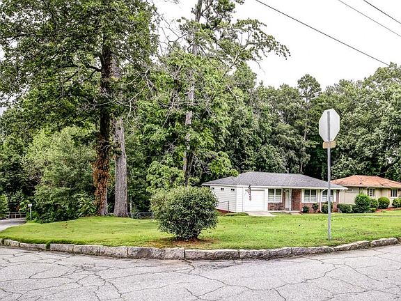 3rd image of 2696 Belaire Cir