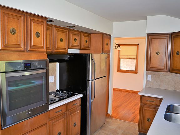 3rd image of 8222 Martha St