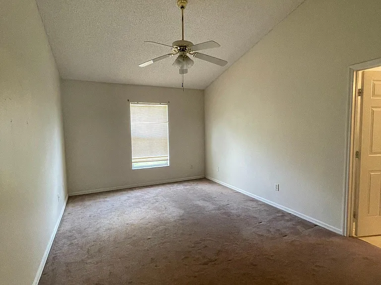 13634 Meadowpark Ave — Photo 7