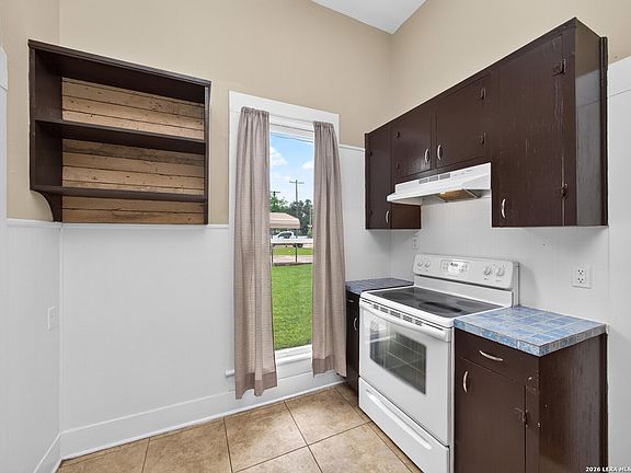3rd image of 301 Jefferson Dr