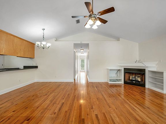 4th image of 3259 Emerson Ln