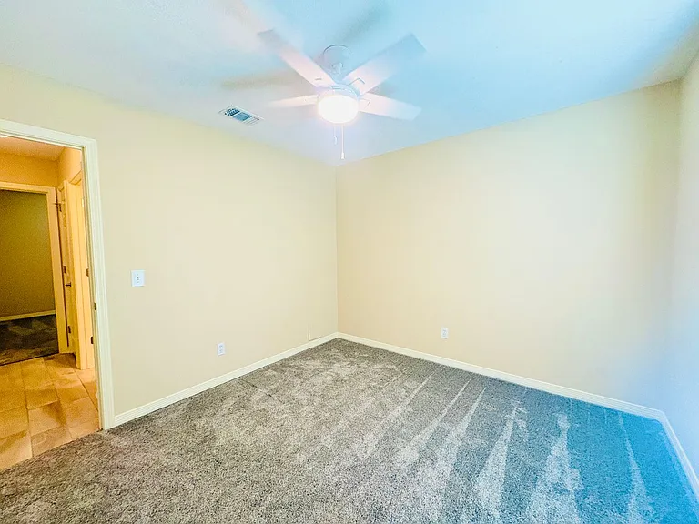 10621 Creek Ridge Dr — Photo 18