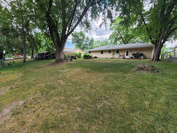 3rd image of 4112 Woodbine Ln