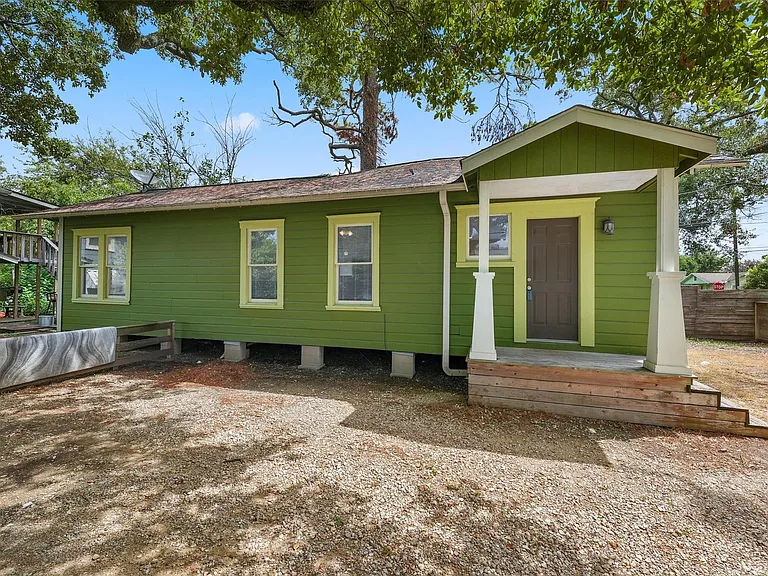 1107 Melbourne St — Photo 1