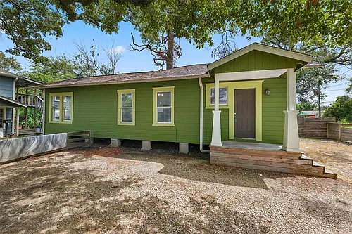 1107 Melbourne St Photo 1