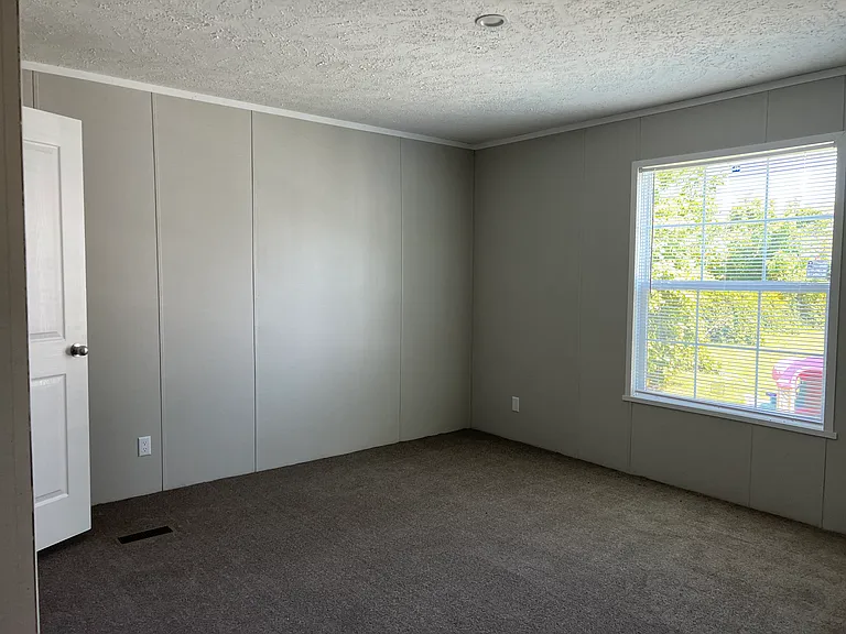Linden Place — Photo 16