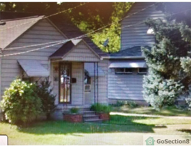 1447 Drexel Ave NW photo 1