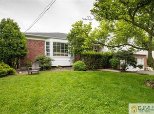 8 Fairhill Rd, Edison, NJ 08817