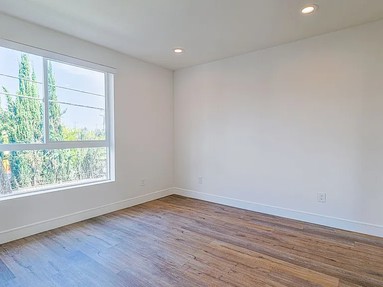 5934 Lemp Ave — Photo 27