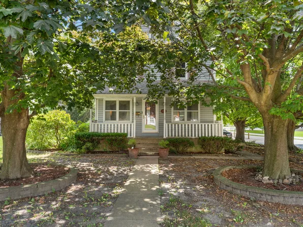 706 Old Indian Trl, Aurora, IL 60506
