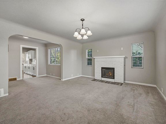 2nd image of 515 W Shoshone St