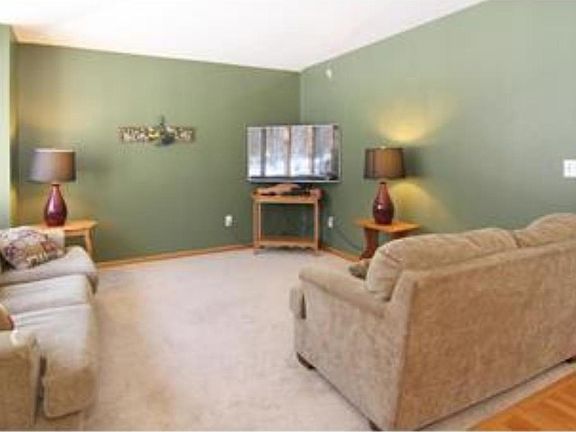 4th image of 24380 Yerkes St NE