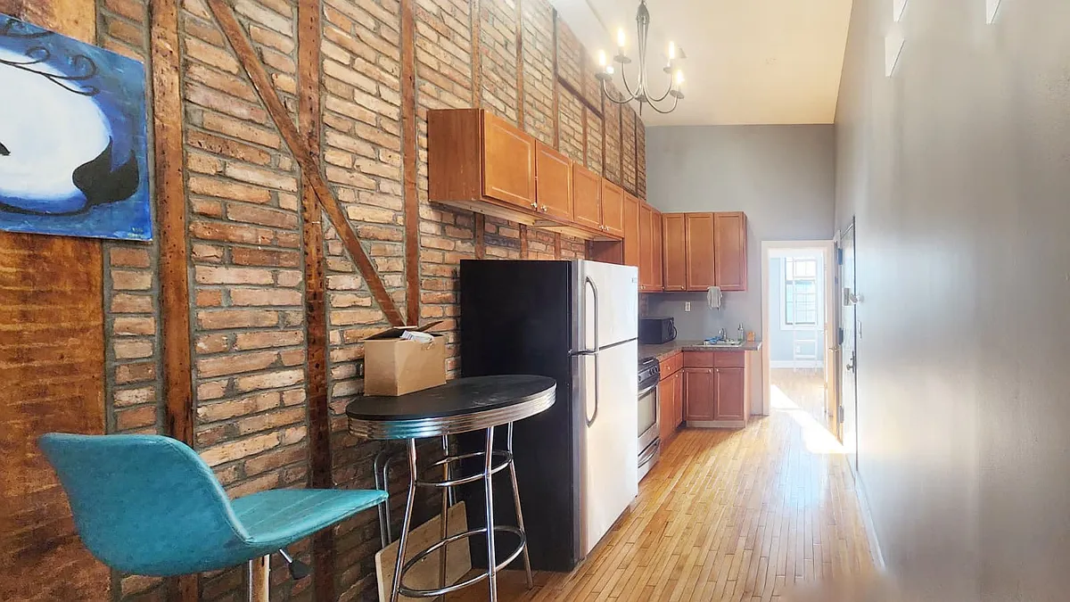 Building Photo - 190 Wilson Ave #3R