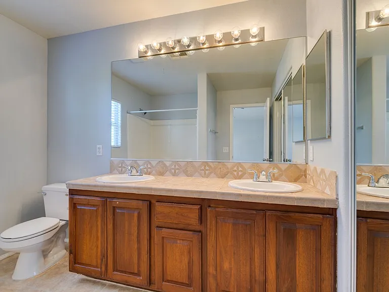 8433 Spencer Canyon St — Photo 5