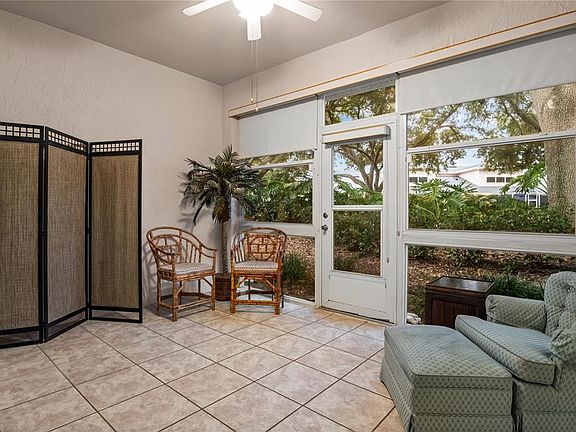 4th image of 4 Enclave Dr