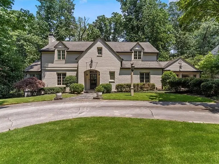 3825 Peachtree Dunwoody Rd NE — Photo 51