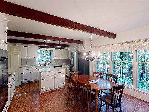 3rd image of 2318 Honeysuckle Ct