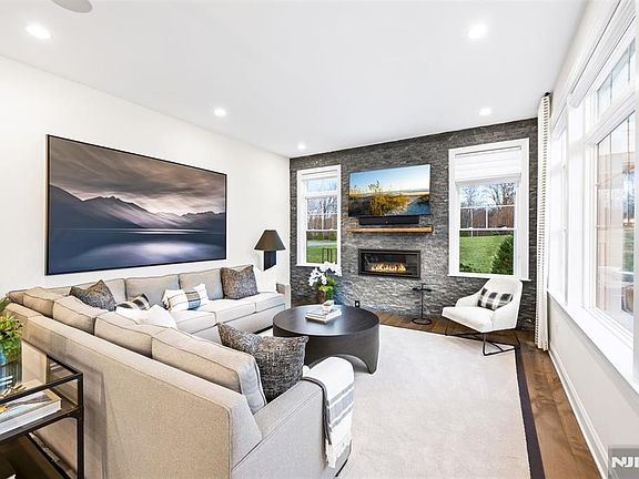 4th image of 13 Muirfield Lane Riv