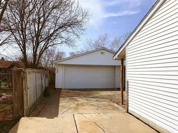 3rd image of 7724 Mesa St